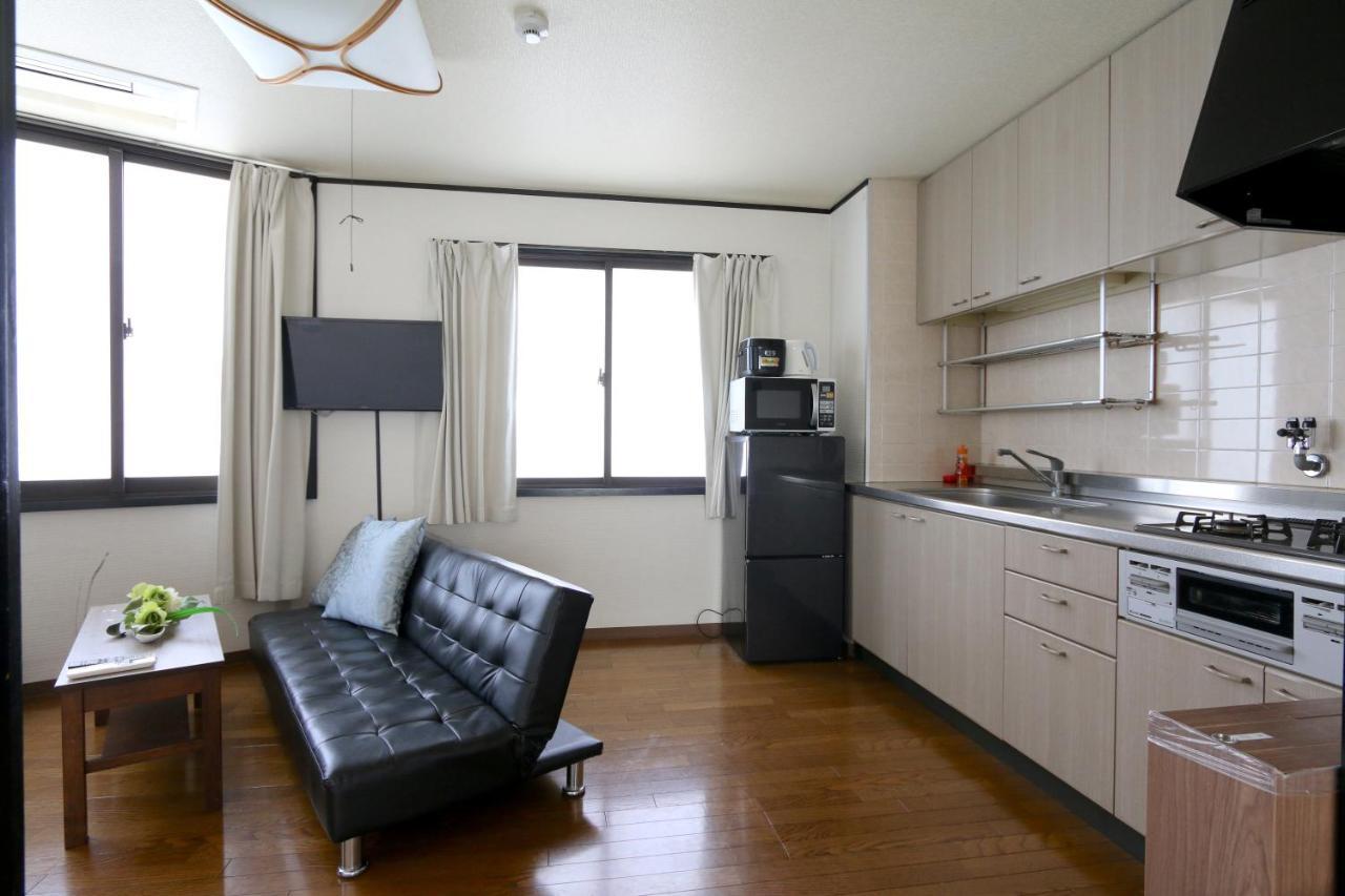 Liz3 Guest House Liz Nakazakicho โอซาก้า ภายนอก รูปภาพ